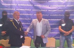 [VIDEO] Leszek Miller mi nie pomógł! Chroni partyjnego kolegę z SLD, który popełnia przestępstwa - alarmuje podoficer Państwowej Straży Pożarnej