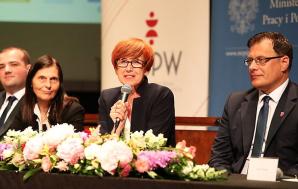 Nysa: Odbył się 3- dniowy, V Zjazd Dużych Rodzin, który zgromadził beneficjentów korzyści wynikających z posiadania więcej niż dwójki dzieci. Na zjeździe obecna była Minister  Elżbieta Rafalska