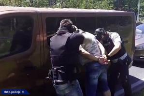 [VIDEO] Policjanci CBŚP zatrzymali cztery osoby. Wśród nich obywatel Azerbejdżanu Azad A.