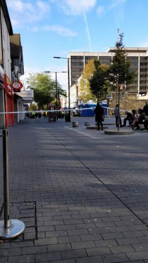 Londyn: 30-letni Polak znaleziony martwy przy centrum handlowym w dzielnicy Hounslow