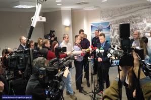 Szef MSWiA i Komendant Główny Policji odwiedzili w szpitalu rannego policjanta