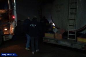 [VIDEO] Wielka akcja służb na terenie całego kraju. CBŚP z Gdańska i Pomorska KAS rozbili grupę „blendującą” olej opałowy