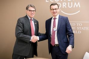 [VIDEO]: Szwajcaria: Davos: Premier Mateusz Morawiecki spotkał się z sekretarzem USA ds. energii