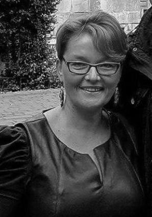 [VIDEO]: Zasztyletowana nauczycielka, noże w warszawskiej szkole, potwierdzone groźby zabicia 10-letniej dziewczynki! Ale dziś sędzia Małgorzata Orzech-Placek ukarała, skierowanego przez Policję do osądzenia, grożącego śmiercią ucznia - UPOMNIENIEM!!!