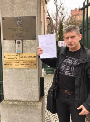 [VIDEO] Polski Rom siedzi za kratami w Wiedniu, bo pożyczył samochód. Czy przez błędy policji austriackiej i polskiej siedzi niewinny człowiek, wskazany jako sprawca kradzieży luksusowego BMW i próby potrącenia austriackiego Policjanta?