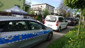 [VIDEO] Brawurowa akcja Rutkowskiego w Chojnicach! Rozbił grupę wyłudzającą milionowe kredyty. Oszukani to emeryci, renciści, pracownicy Szpitala Wojskowego we Wrocławiu. Oszuści przekazani przez Rutkowskiego policji