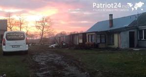 [VIDEO] To nie Halloween ale rzeczywisty, codzienny horror niepełnosprawnego chłopca. Elektryczny wózek od miesięcy ukrywany jest przed nim na plebanii, na terenie gminy Trzeszczany. Wójt Stanisław Czarnota do przebudowy łazienki chłopca nie dołożył grosza