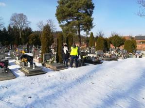 Sulechów: policjanci rozwikłali zagadkę. Ustalili i zatrzymali kobietę okradającą groby