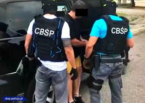 [VIDEO] Rozbierali luksusowe auta by zaniżyć ich wartość do opodatkowania