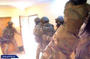 [VIDEO] Polacy i Wietnamczyk przemycali z Rumunii Arabów w piecu grzewczy m.in. do Niemiec, Francji i Anglii