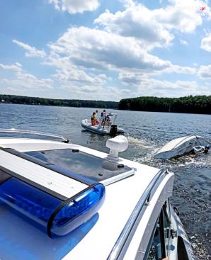 [VIDEO] Policyjni wodniacy pomogli załodze żaglówki