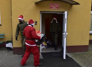 Mikołajkowy szturm Terytorialsów. Odwiedziny w placówkach opiekuńczych