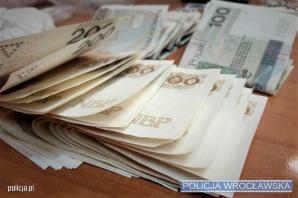 Zatrzymana za kradzież biżuterii i numizmatów z przesyłek pocztowych