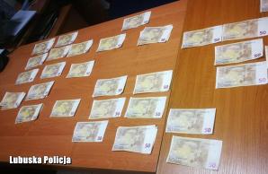 [VIDEO] Policjanci udaremnili wprowadzenie do obiegu fałszywych banknotów. Aresztowano dwóch mężczyzn