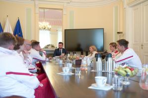 Minister Kamil Bortniczuk pogratulował medalistom Mistrzostw Europy w Kazaniu w pływaniu