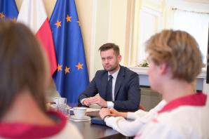 Minister Kamil Bortniczuk pogratulował medalistom Mistrzostw Europy w Kazaniu w pływaniu