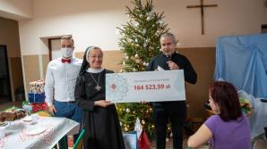 [VIDEO] Wigilia Caritas. Wspólny posiłek i prezenty pod choinkę