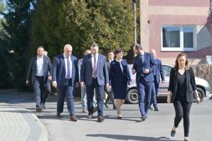 Tworzenie oddziałów przygotowawczych dla uczniów z Ukrainy – wizyta ministra Przemysława Czarnka w Zamościu