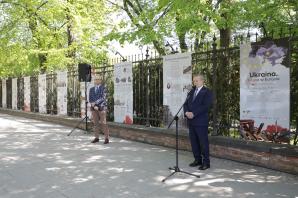 Ukraina. Wojna w Europie–  wystawa plenerowa ukraińskiego IPN w Muzeum Łazienki Królewskie. Wystawa będzie prezentowana m.in. w miastach Berlin, Bamberg i Frankfurt, Bruksela