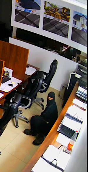 [VIDEO] Kim jest sprawca włamania uchwycony na kamerze monitoringu? - konferencja Biura Rutkowski 4 sierpnia o godzinie 12:00 w Wyszkowie