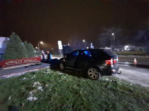 Bez uprawnień, po alkoholu i narkotykach. 19-letnia pasażerka nie żyje