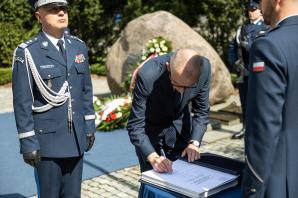 Obchody Dnia Pamięci Ofiar Zbrodni Katyńskiej z udziałem wiceministra Błażeja Pobożego