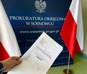 [VIDEO] Zawiadomienie o popełnieniu przestępstwa przez kierownik sekretariatu III Wydziału Cywilnego Sądu Okręgowego w Sosnowcu Aleksandrę Gajdę składa dziś w Prokuraturze nasz Redaktor Naczelny. Kłamiąc chciała zaszkodzić matce walczącej o powrót córeczki