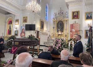 [VIDEO] Dziś żegnamy Janusza Rewińskiego. Uroczystości pogrzebowe o godz. 12:00 w Kościele pw. Matki Bożej Anielskiej w warszawskiej Radości. Następnie pogrzeb przy ul. Izbickiej i wspomnienia