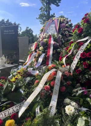 [VIDEO] Dziś żegnamy Janusza Rewińskiego. Uroczystości pogrzebowe o godz. 12:00 w Kościele pw. Matki Bożej Anielskiej w warszawskiej Radości. Następnie pogrzeb przy ul. Izbickiej i wspomnienia