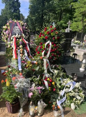[VIDEO] Dziś żegnamy Janusza Rewińskiego. Uroczystości pogrzebowe o godz. 12:00 w Kościele pw. Matki Bożej Anielskiej w warszawskiej Radości. Następnie pogrzeb przy ul. Izbickiej i wspomnienia