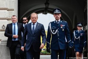 [VIDEO] Premier Donald Tusk uczestniczył w Centralnych Obchodach Święta Policji na Placu Zamkowym w Warszawie
