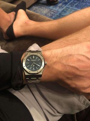 [VIDEO] Kradzież zegarka wartego 300 000 zł w Warszawie! Rozpoznajesz sprawcę? Dzwoń na numer alarmowy Biura Rutkowski 600 007 007 !