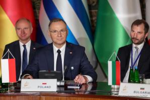 O priorytetach zbliżającej się prezydencji Polski  w Radzie UE,   w obliczu globalnych wyzwań,  tematami rozmów przywódców uczestniczących  w szczycie Grupy Arraiolos