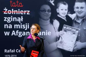 [VIDEO] Dla Ciebie zginął żołnierz, strażak, policjant A DLA MNIE TATA: Otwarcie wystawy pod patronatem Marszałka Sejmu