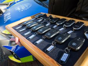 [VIDEO] Uroczyste przekazanie nowych radiowozów oraz specjalistycznego sprzętu