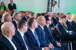 [VIDEO] Biliony złotych dla polskiej energetyki – Tusk: pieniądze mają trafić do rodzimych firm