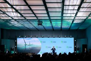 [VIDEO] Biliony złotych dla polskiej energetyki – Tusk: pieniądze mają trafić do rodzimych firm