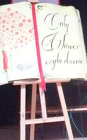 [VIDEO] Cały Wawer czytał dzieciom. Czytelnicza uczta  w szkole przy ulicy Wilgi w Radości