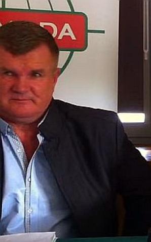 [VIDEO] Atak 3 mężczyzn, duszenie i zmuszenie biznesmena do podpisania niekorzystnej ugody 