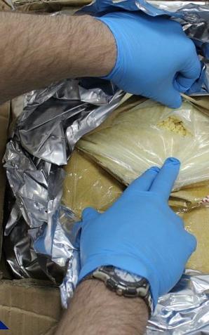 [VIDEO] Rekordowe zabezpieczenie prekursora do produkcji amfetaminy i zatrzymanie podejrzanych to wspólny sukces CBŚP i KAS