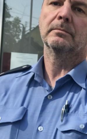 [VIDEO] - Raus! - tym agresywnym rozkazem niemiecki policjant wypchnął naszego redaktora sprzed siedziby Jugendamt w Sulzbach/Saar! Rodzice nie odzyskali dziś 8-letniego Adasia! Szok w Polsce i Niemczech!