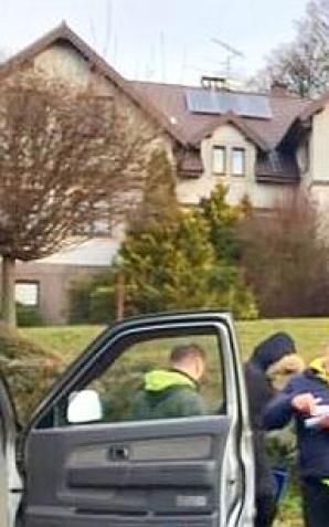 [VIDEO] Czy cmentarnych śmieci na terenie probostwa w Trzeszczanach nie chce odnaleźć prokurator Sylwia Albrecht? Czy śmiertelne zagrożenie dla ludzi i zwierząt to dla niej żarty i powód do śmiechu?