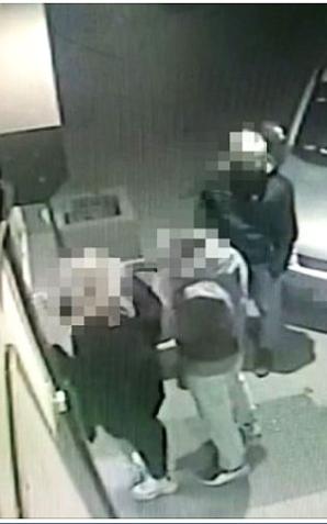 [VIDEO] Ukradł telefon stojąc w kolejce przed sklepem