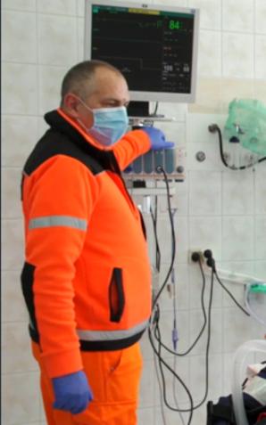 [VIDEO] Szpitale przygotowują się na drugą falę pandemii. Z pomocą biznesu Caritas przekazuje im właśnie kolejne z setki zamówionych respiratorów