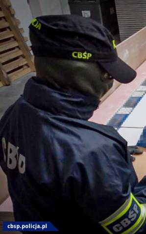 [VIDEO] Szlak przemytu papierosów do Wielkiej Brytanii zlikwidowany przez CBŚP i KAS