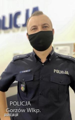 Nietrzeźwy jechał całą szerokością drogi. Zatrzymali go policjanci po służbie.