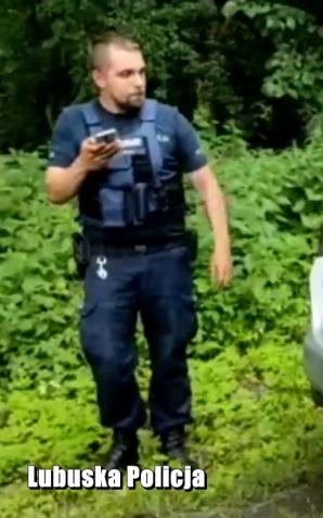 [VIDEO] Sarna utknęła w ogrodzeniu. Dzięki policjantom odzyskała wolność i wróciła do lasu