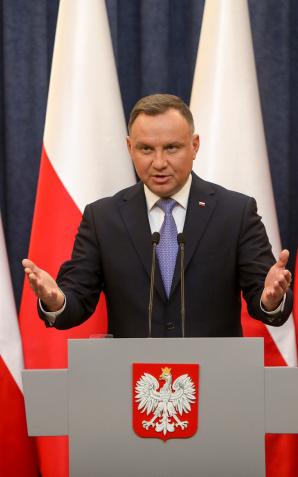 [VIDEO] Prezydent zawetował ustawę o radiofonii i telewizji. Kwestia przestrzegania traktatu polsko–amerykańskiego niezwykle istotna. Przywołał przykład inwestycji Francji, Hiszpanii, Niemiec i innych państw