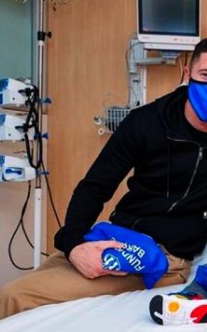 Robert Lewandowski odwiedził dwuletniego chłopca z Polski w szpitalu w Barcelonie!