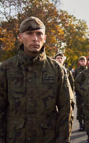 Żołnierze Kompanii Reprezentacyjnej Wojsk Obrony Terytorialnej przygotowani do centralnych uroczystości Narodowego Święta Niepodległości.